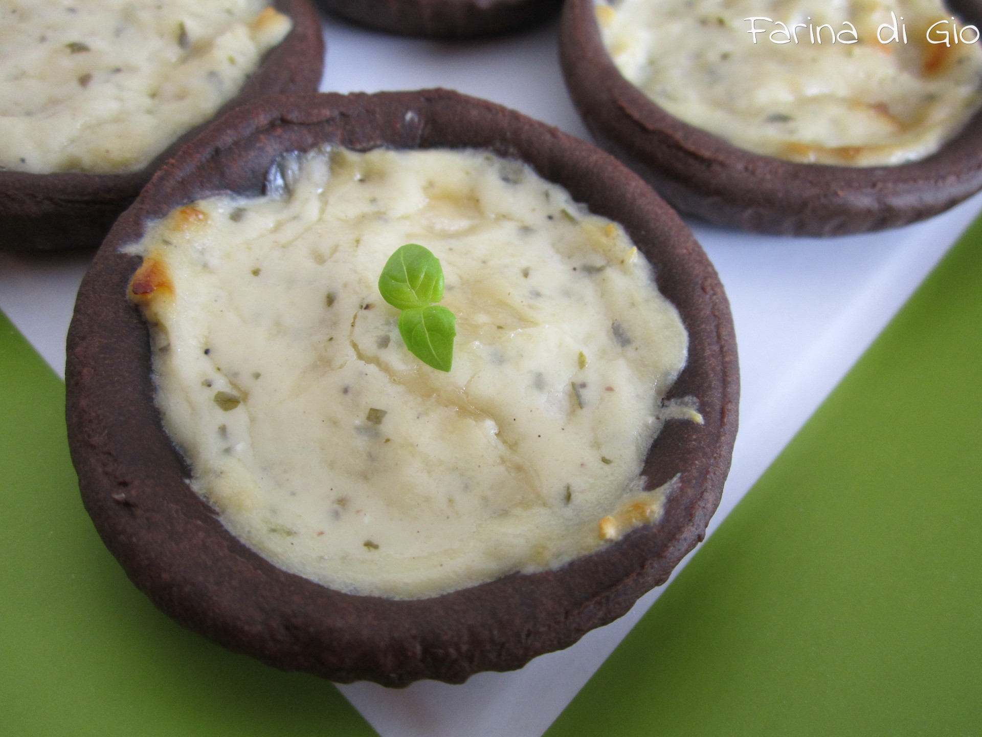 tartine salate al cacao e formaggio