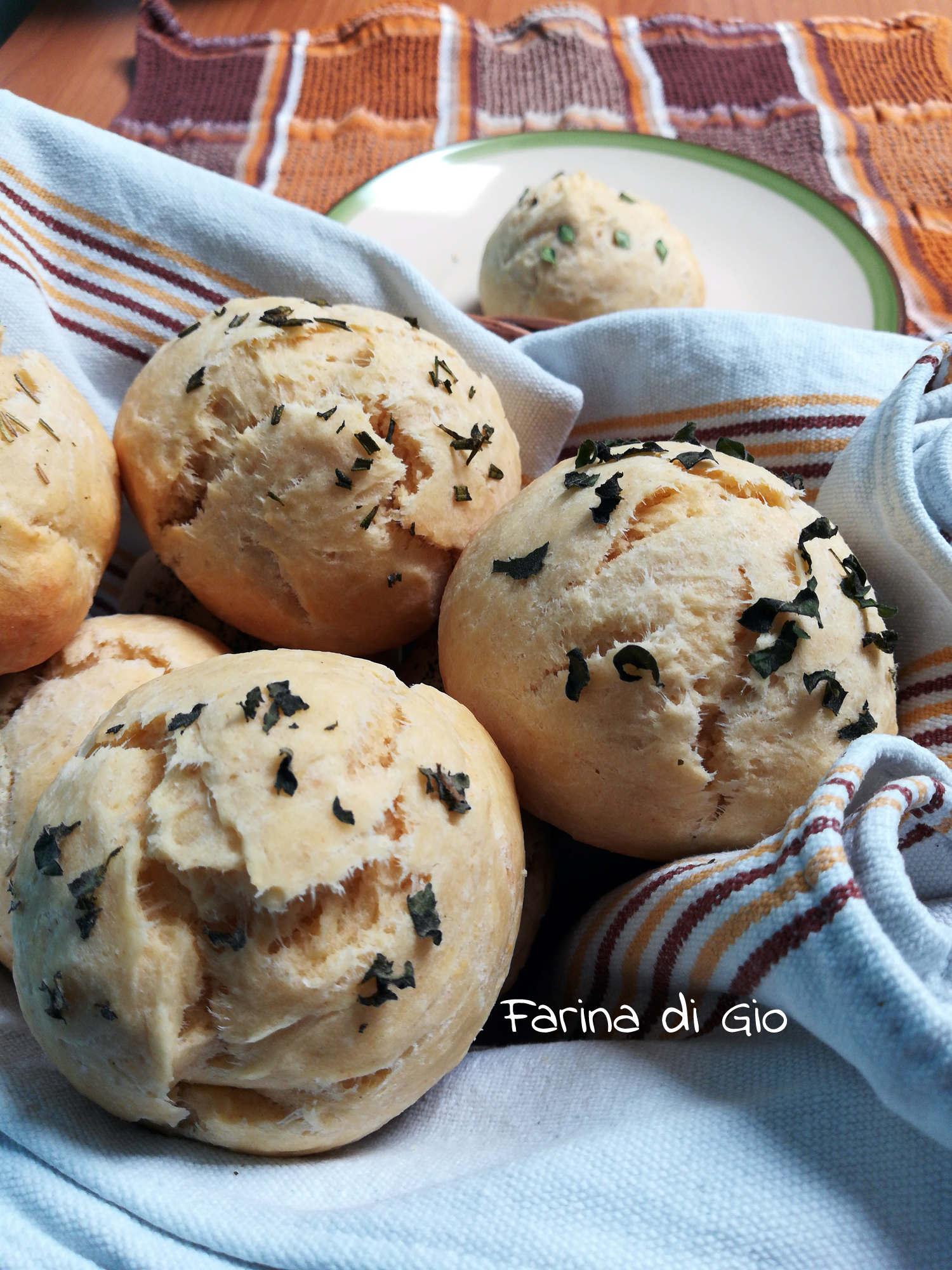 Panini con farina di farro ed erbette: veloci da fare e da mangiare!